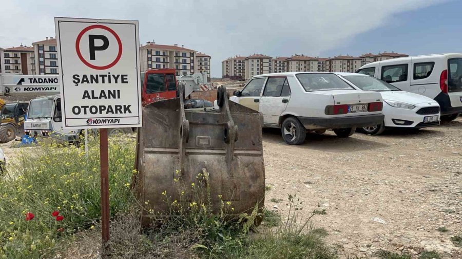 İnşaat Sahasında Güvenlik Görevlilerinin Bıçaklı Kavgası Kanlı Bitti: 1’i Ağır 2 Yaralı