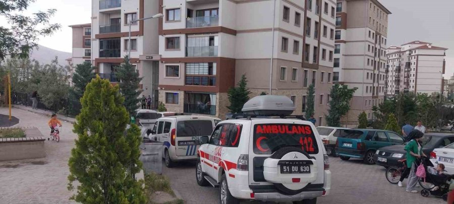 43 Yaşındaki Adam Evinde Ölü Bulundu