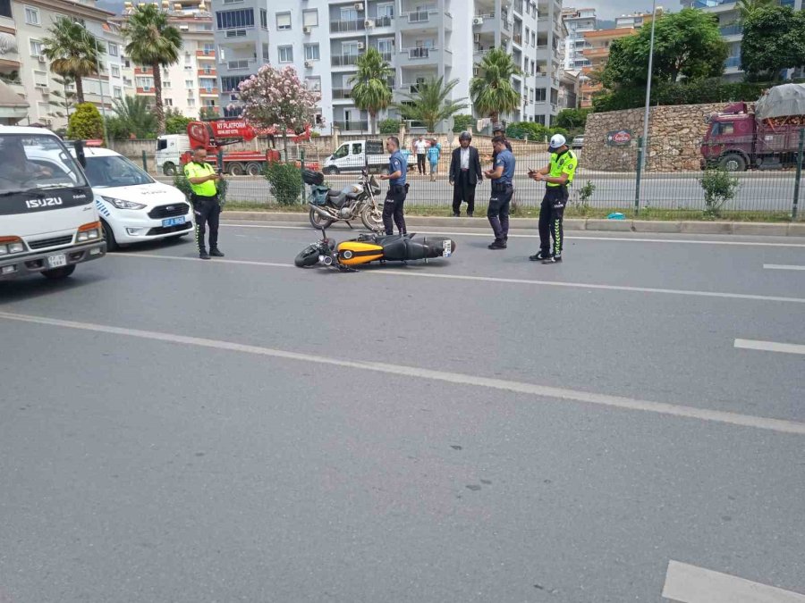 Alanya’da İki Motosiklet Çarpıştı; 1 Yaralı