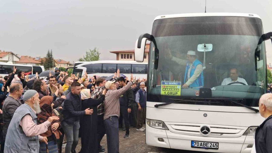 Karaman’dan İlk Hac Kafilesi Dualarla Uğurlandı