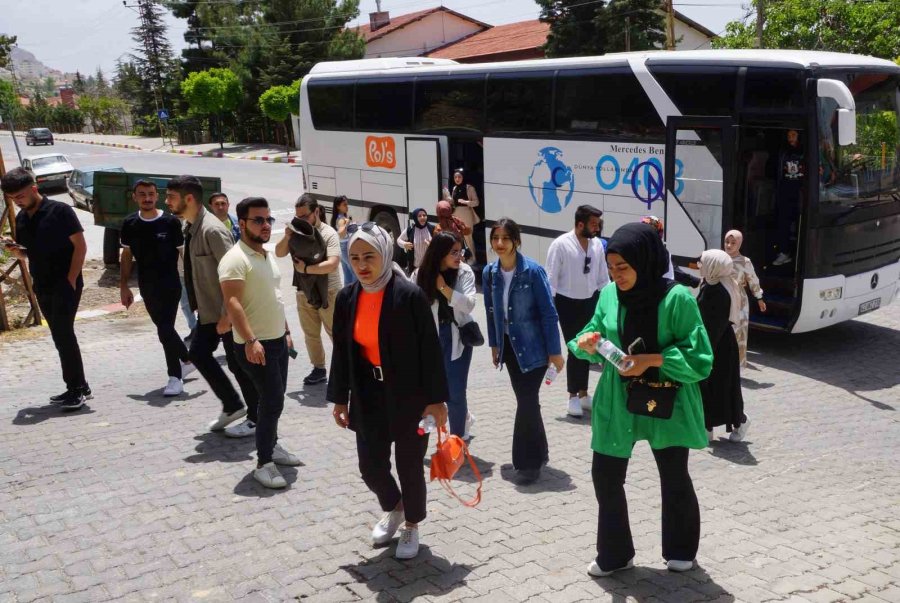 Üniversiteli Öğrenciler İçin ‘ermenek Tarih’ Gezisi Düzenlendi