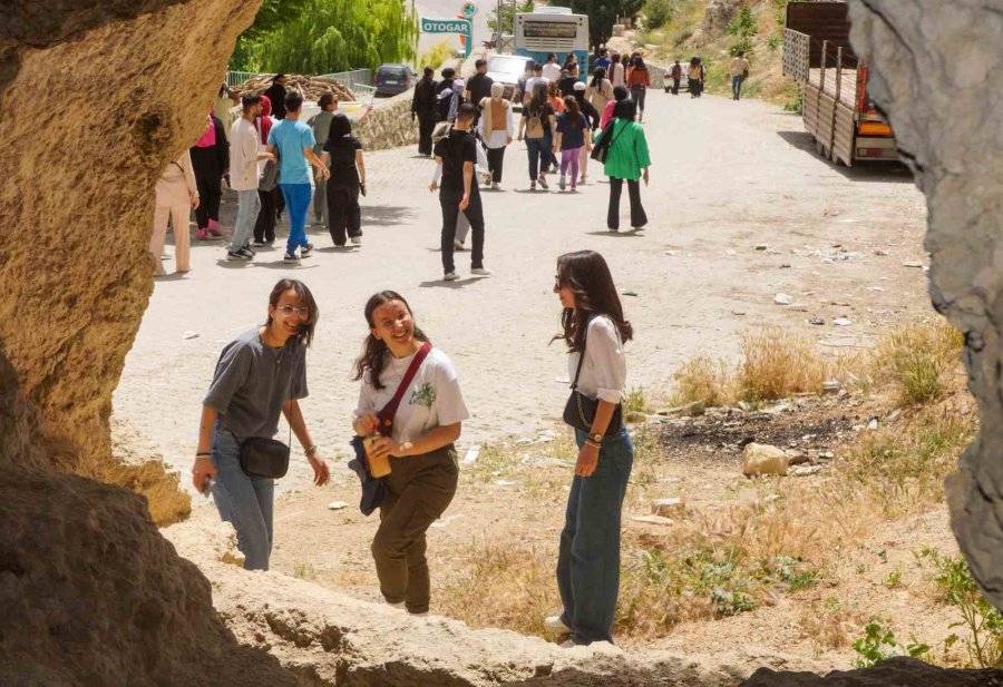 Üniversiteli Öğrenciler İçin ‘ermenek Tarih’ Gezisi Düzenlendi