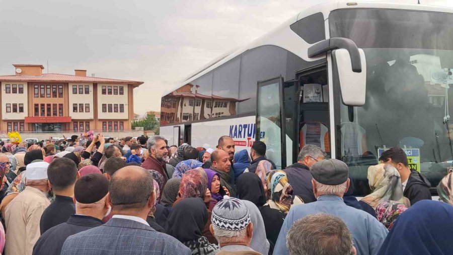 Karaman’dan İlk Hac Kafilesi Dualarla Uğurlandı