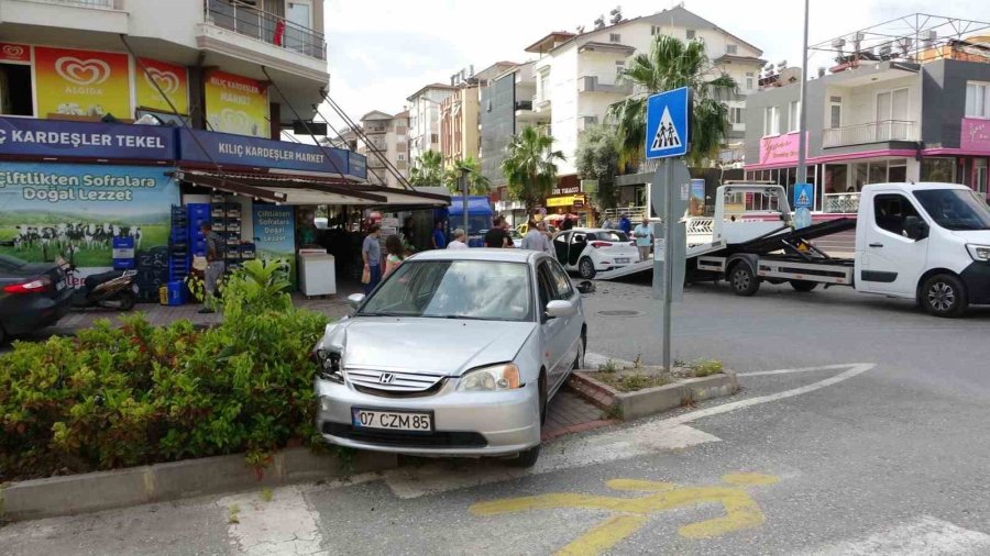 İki Otomobil Çarpıştı, Alkollü Çıkan Litvanyalı Sürücünün Ehliyetine El Konuldu