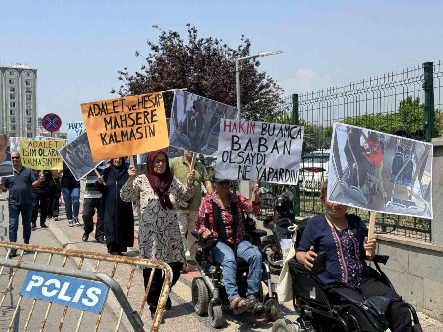 Mersin’de Yaşlı Çiftin Otobüste Darp Edilmesine İlişkin Dava Öncesi Yakınlarından Eylem