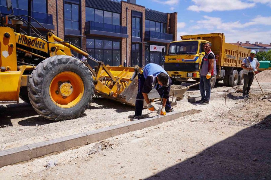 Tepebaşı’nda Üstyapı Çalışmaları Sürüyor