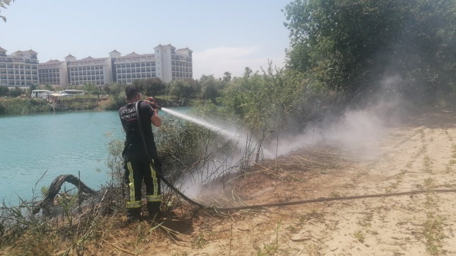 Attığı Sigara Yangın Çıkarınca İtfaiye Eri Gibi Çalıştı