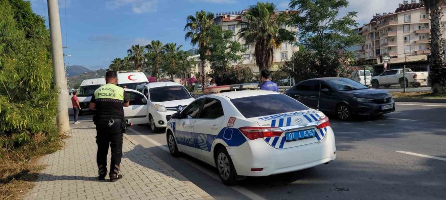 Trafikten Men Edilen Sahte Plakalı Ambulansla Kaçak Sigara Ticareti Polise Takıldı