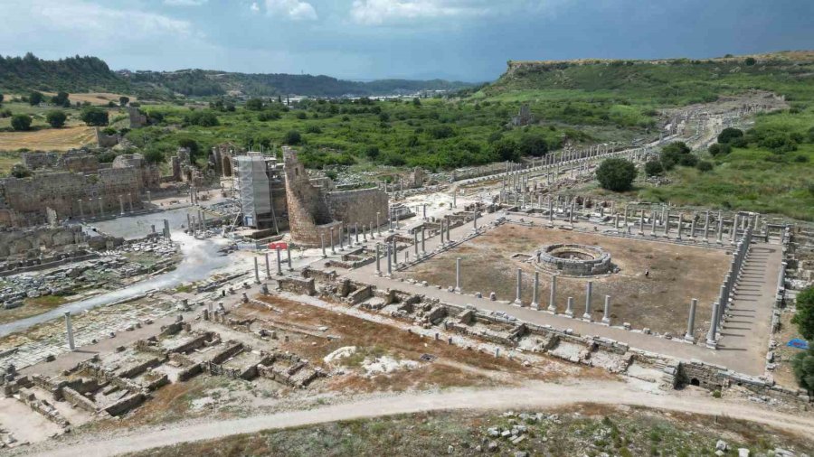 Gladyatör Dövüşlerinin Yapıldığı Perge Antik Kenti Stadyumunun 5 Bin Kişilik Kısmı Açıldı