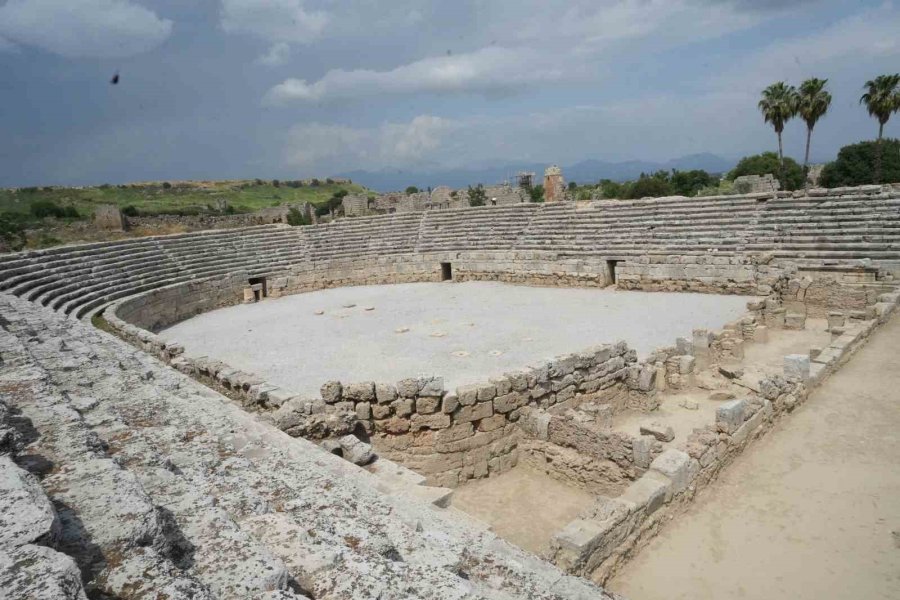 Gladyatör Dövüşlerinin Yapıldığı Perge Antik Kenti Stadyumunun 5 Bin Kişilik Kısmı Açıldı