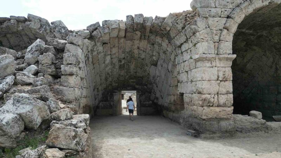 Gladyatör Dövüşlerinin Yapıldığı Perge Antik Kenti Stadyumunun 5 Bin Kişilik Kısmı Açıldı