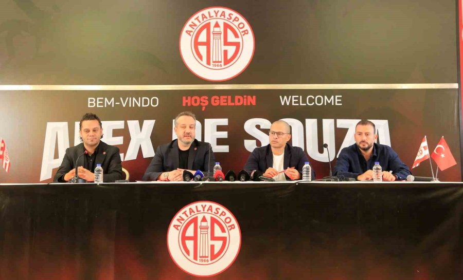 Alex De Souza, Antalyaspor İle 2 Yıllık Sözleşme İmzaladı