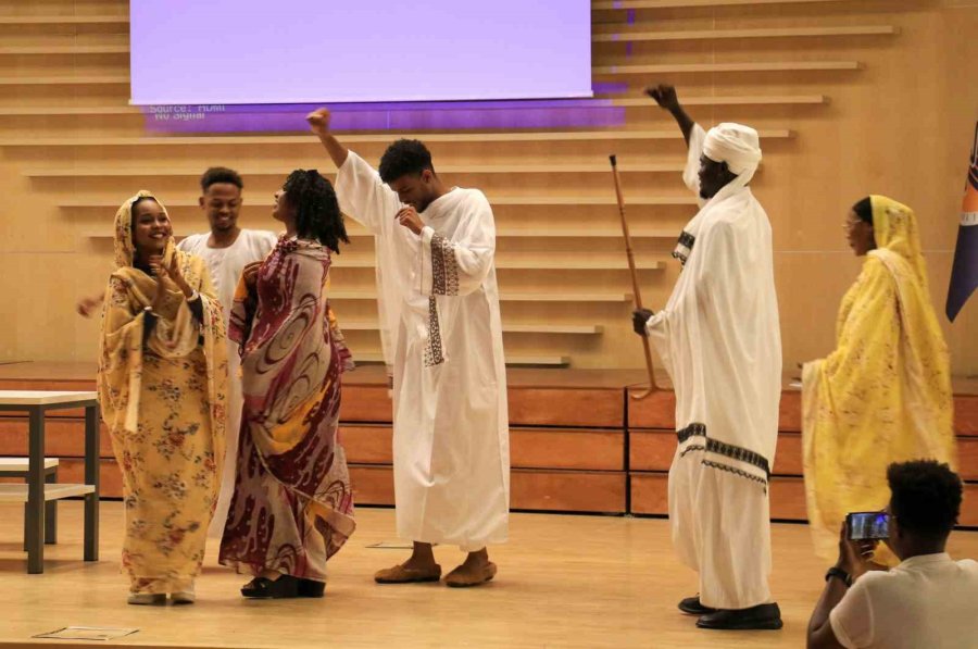 Afrikalı Öğrenciler Filistin Halkına Destek İçin ’dapke’ Dansı Yaptı