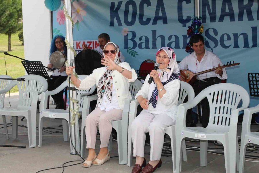 Koca Çınarlar Bahar Şenliği Yaptı, Başkan Kurt Da Onlara Eşlik Etti