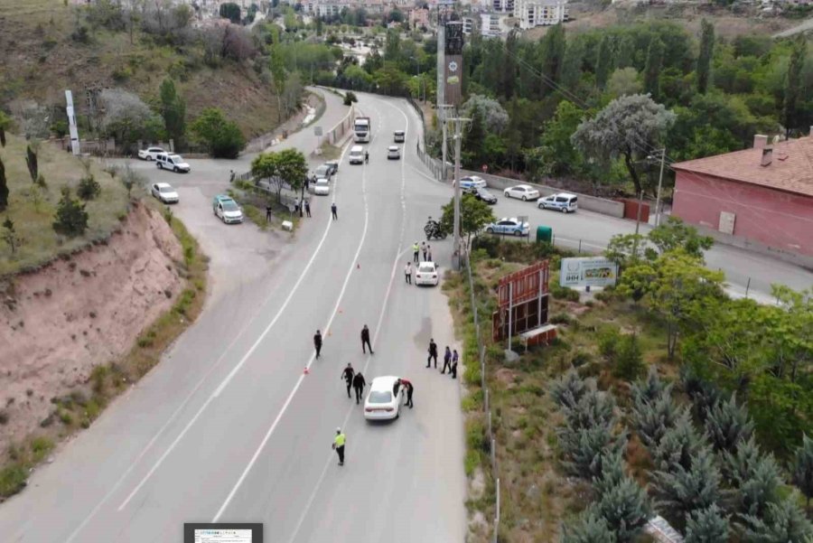 Kadının Çantasında Aparat, İç Çamaşırında Uyuşturucu Çıktı