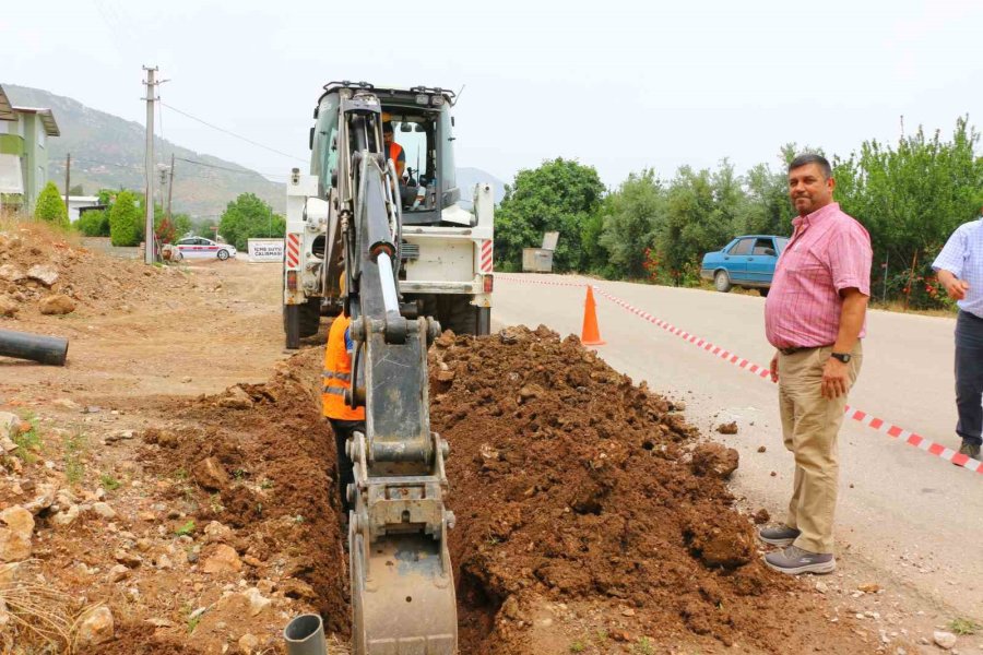 Asat Adrasan Sahil Caddesi İçme Suyu Hattını Yeniliyor