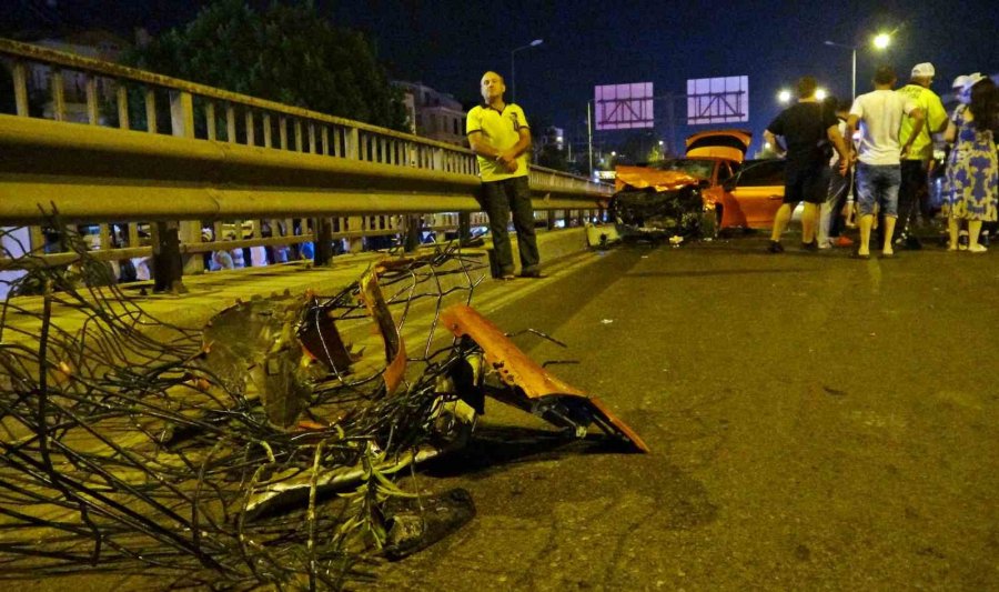 İki Otomobil Kafa Kafaya Çarpıştı, Parçaları Birbirine Karıştı: 1’i Ağır 5 Yaralı