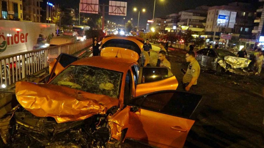 İki Otomobil Kafa Kafaya Çarpıştı, Parçaları Birbirine Karıştı: 1’i Ağır 5 Yaralı