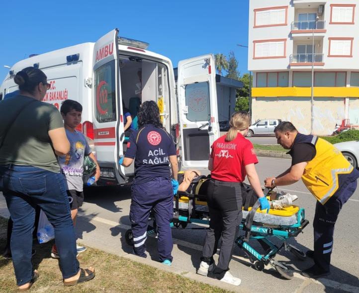 Gazipaşa’da 2 Otomobil Çarpıştı, Sürücü Ehliyetsiz Ve 17 Yaşında Çıktı: 4 Yaralı