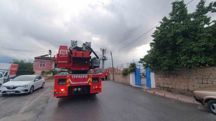 Kayseri’de Müstakil Evde Yangın: 1 Yaralı