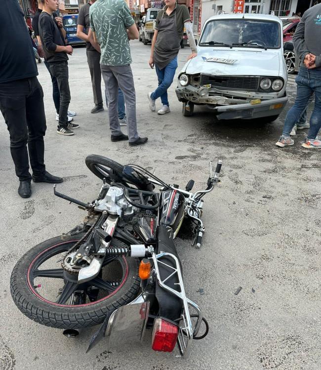 Konya’da Motosiklet İle Otomobil Çarpıştı: 2 Yaralı