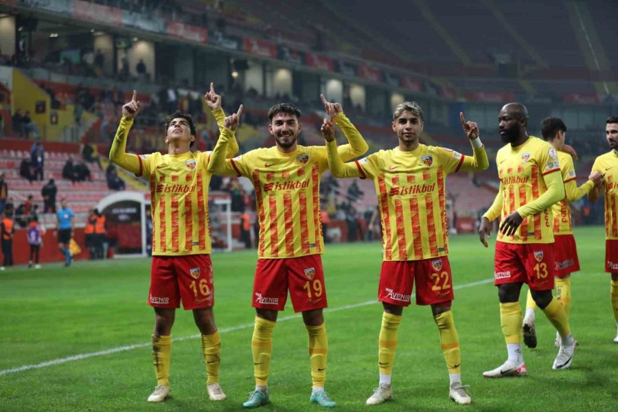 Kayserispor’da 38 Maçta 33 Futbolcu Oynadı