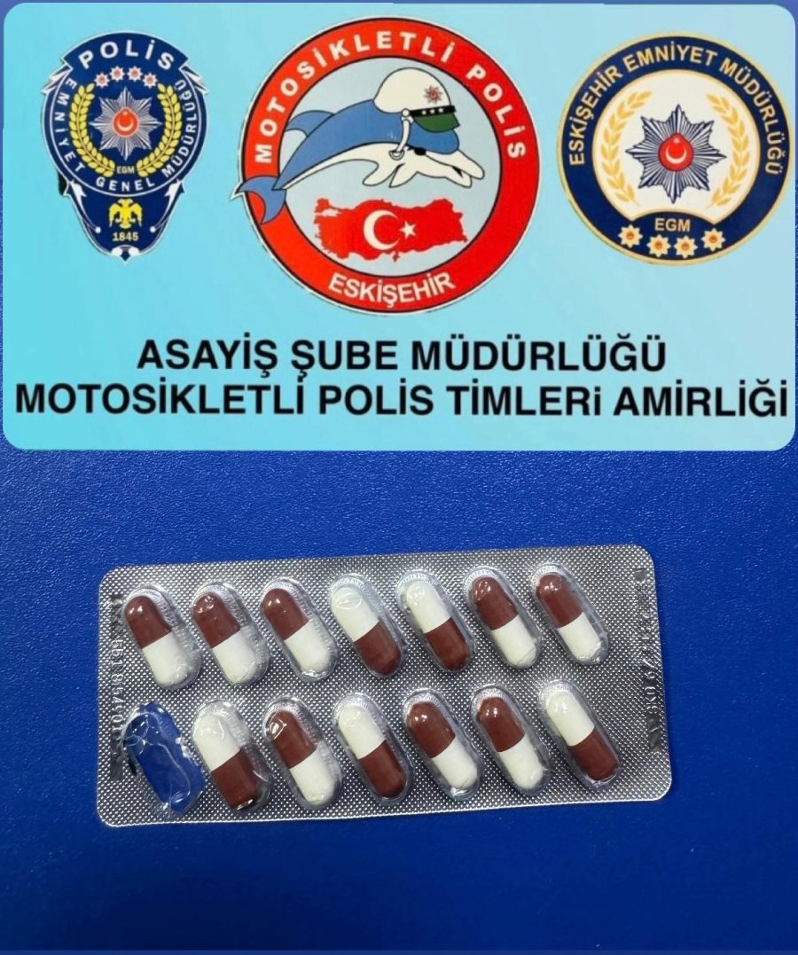 4 Şüphelinin Üzerinde 1 Ruhsatsız Tabanca Ve Uyuşturucu Maddeler Ele Geçirildi