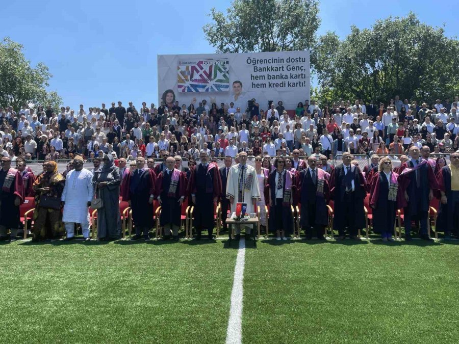 Anadolu Üniversitesi’nde Mezuniyet Heyecanı Başladı