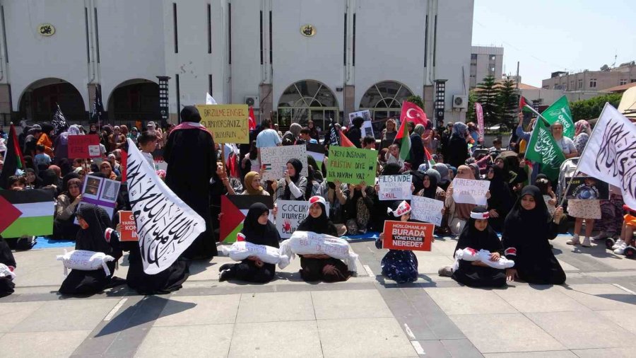 Kadınlar, İsrail’in Gazze’ye Yönelik Saldırılarını Protesto Etti