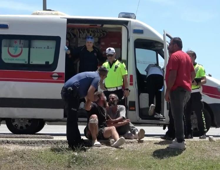 Kontrolü Kaybedip Beton Bloka Çarptı, Kazayı Duyan Baba Fenalık Geçirdi