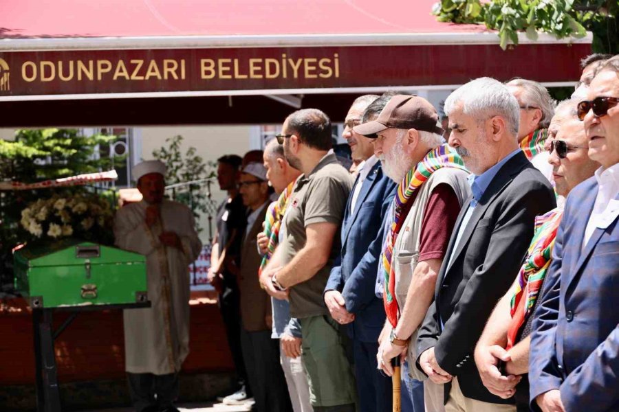 Vali Şefik Aygöl, Niyazi Çapa’nın Cenazesine Katıldı