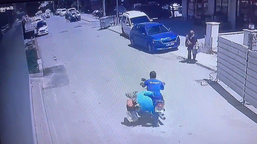 Eteği Motosikletin Zincirine Takılan Kadın Yerde Sürüklenip Ölümden Döndü