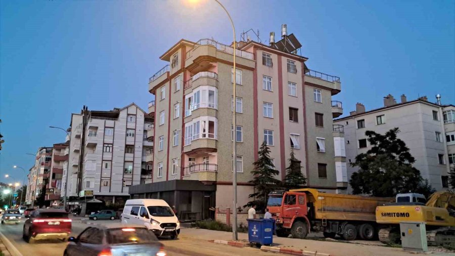 4. Kattan Düşen 3 Yaşındaki Çocuk Ağır Yaralandı