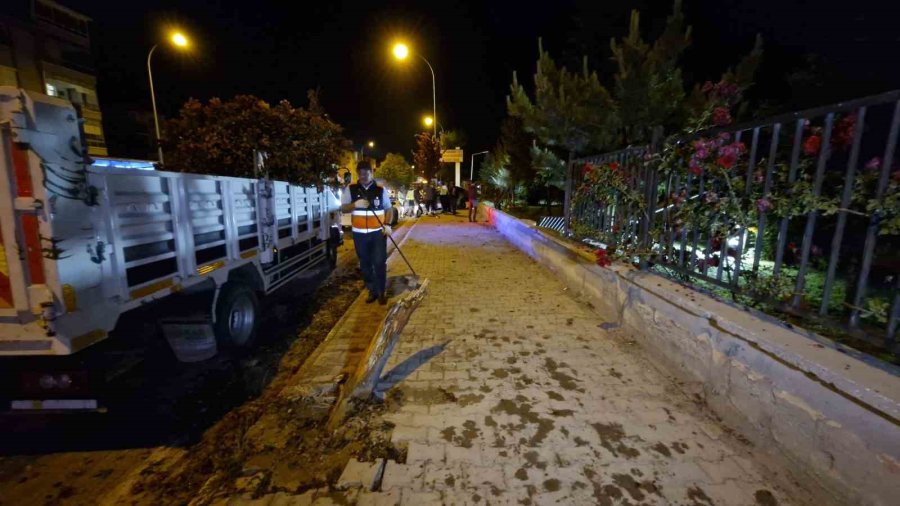 Kontrolden Çıkan Otomobil Hastanenin Duvarına Çarparak Durabildi: 1 Yaralı