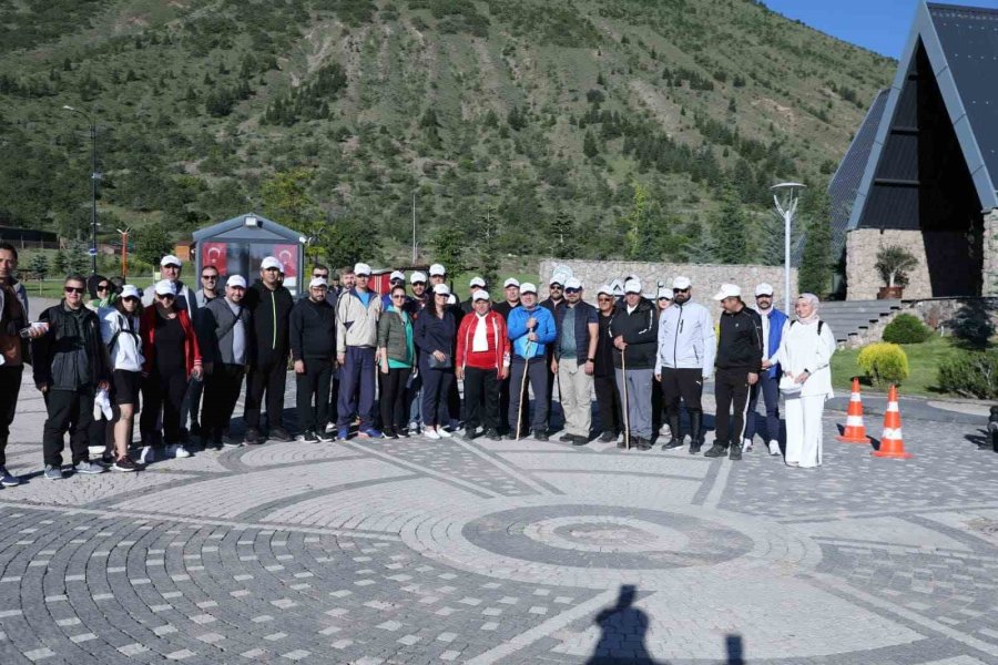 Başkan Büyükkılıç, Kayseri Kariyer Merkezi’nin Düzenlediği Doğa Yürüyüşüne Katıldı