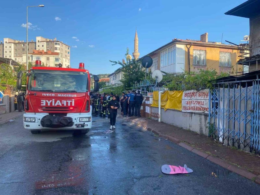 2 Katlı İkamette Çıkan Yangın İtfaiye Ekipleri Tarafından Söndürüldü