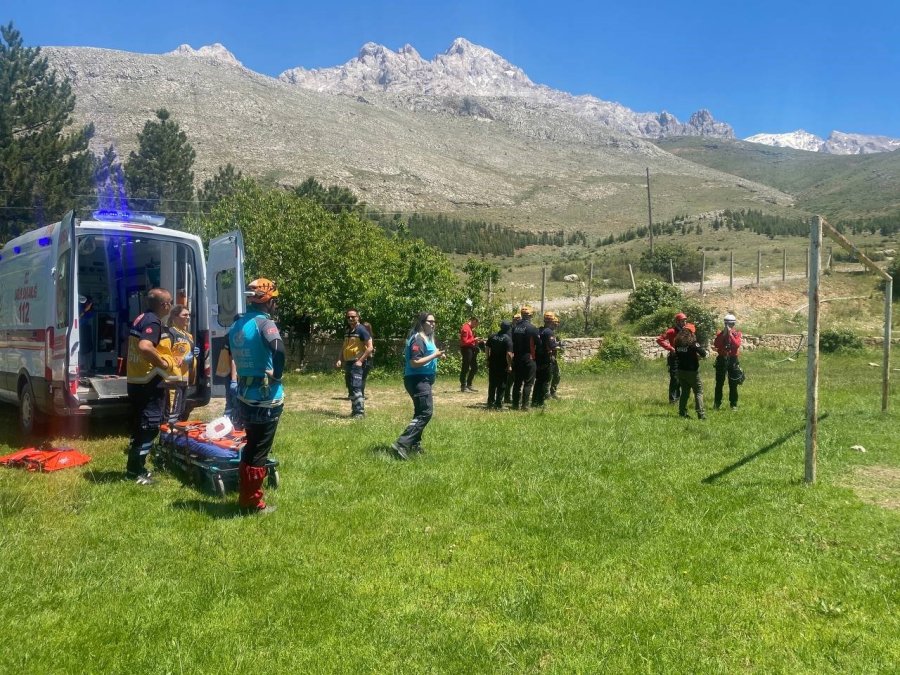 Aladağlar’da Yaralanan Dağcı İçin Ekipler Seferber Oldu