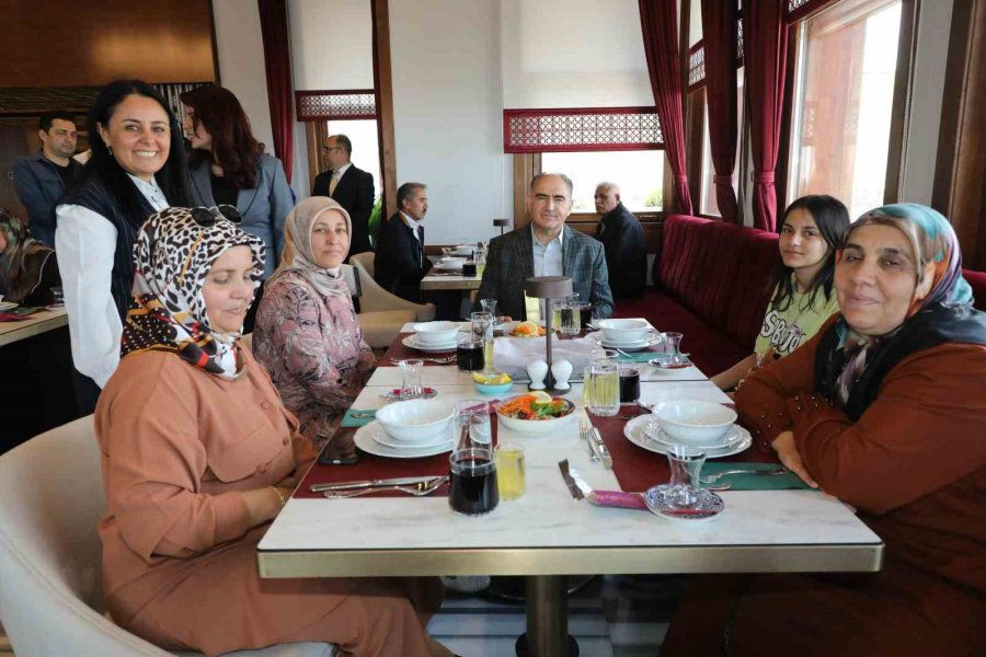 İçişleri Bakanı Ali Yerlikaya Memleketi Konya’da Şehit Yakınlarını Ağırladı