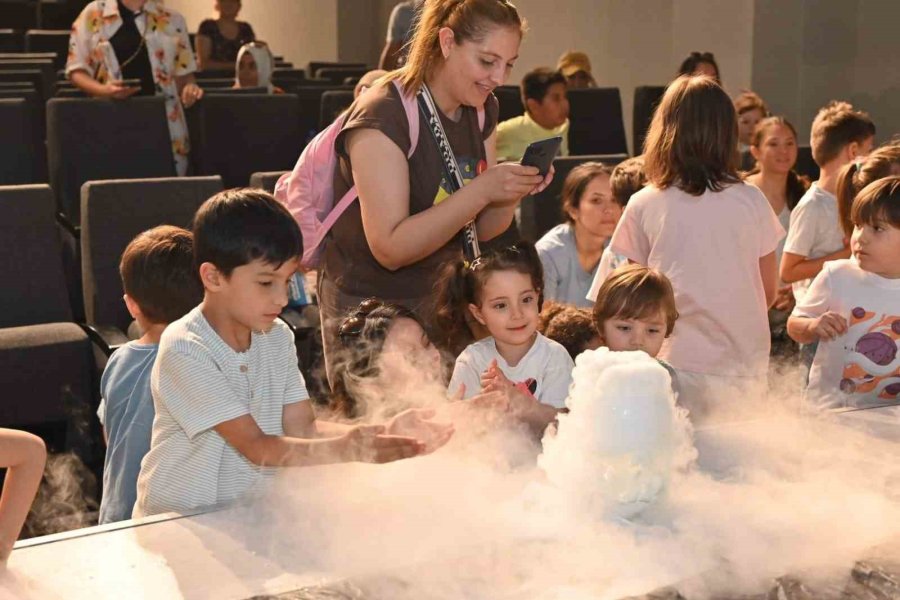 Kepez’in Bilim Merkezi’nden Eğlenceli Bilim Deneyleri