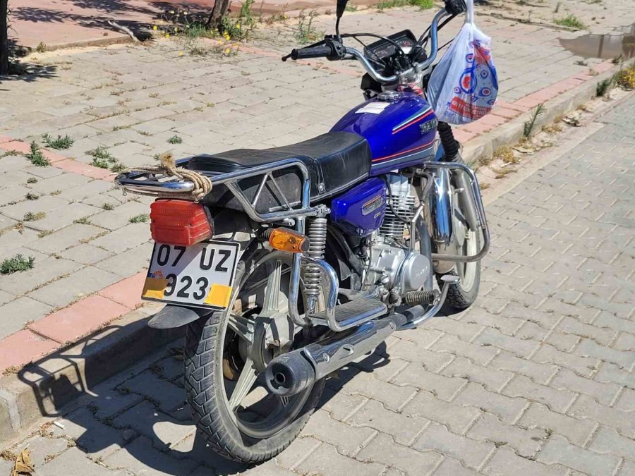 Kamyonet İle Motosiklet Çarpıştı: 1 Yaralı