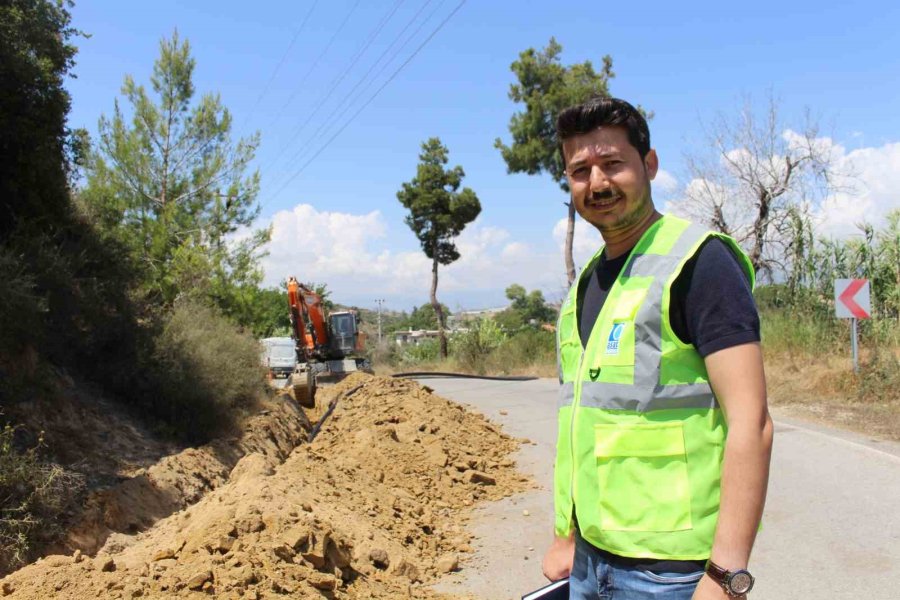 Asat Manavgat Karaöz’de Su Borularını Yeniliyor