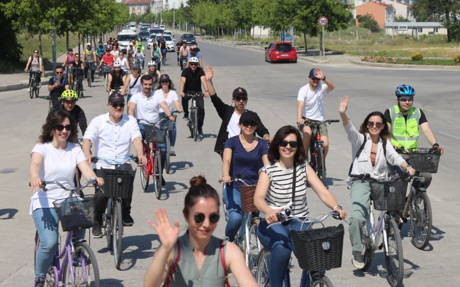 ‘temiz Hava İçin Otomobilsiz Bir Gün’ Temasıyla Bisiklet Turu Düzenlendi