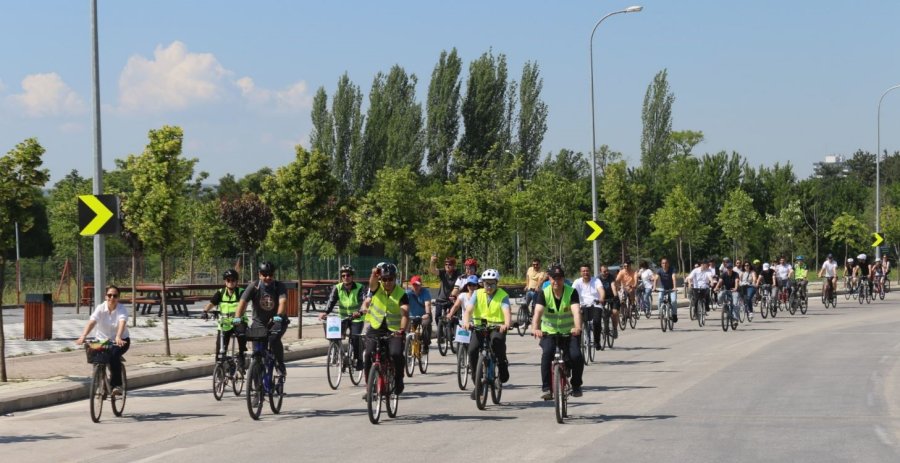 ‘temiz Hava İçin Otomobilsiz Bir Gün’ Temasıyla Bisiklet Turu Düzenlendi