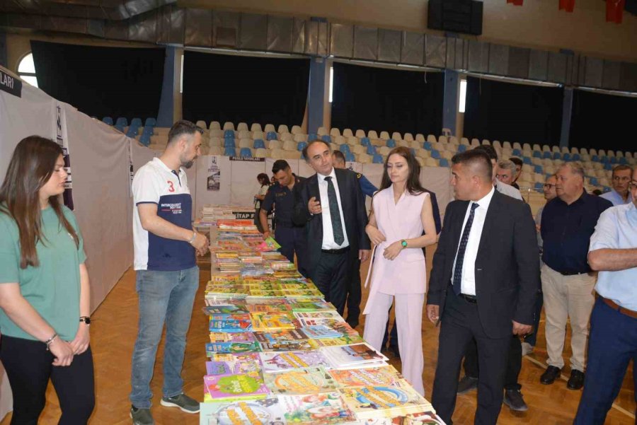 Korkuteli 3. Eğitim Şenliği Kitap Fuarı Yoğun İlgi Gördü