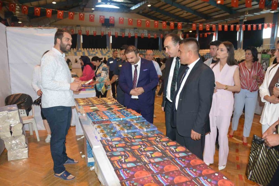 Korkuteli 3. Eğitim Şenliği Kitap Fuarı Yoğun İlgi Gördü