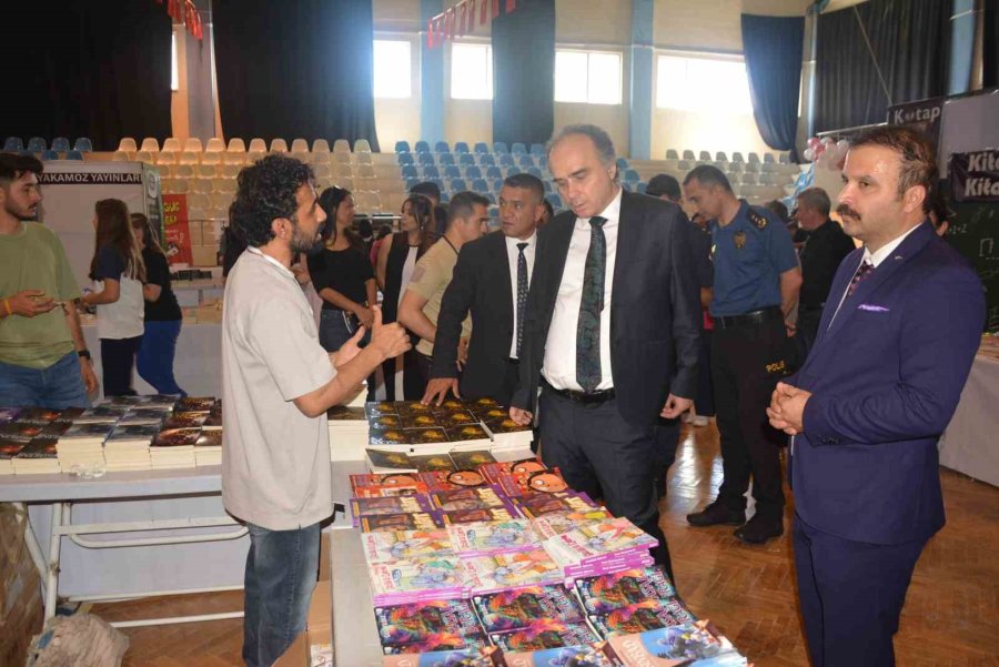 Korkuteli 3. Eğitim Şenliği Kitap Fuarı Yoğun İlgi Gördü