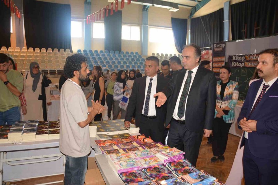 Korkuteli 3. Eğitim Şenliği Kitap Fuarı Yoğun İlgi Gördü