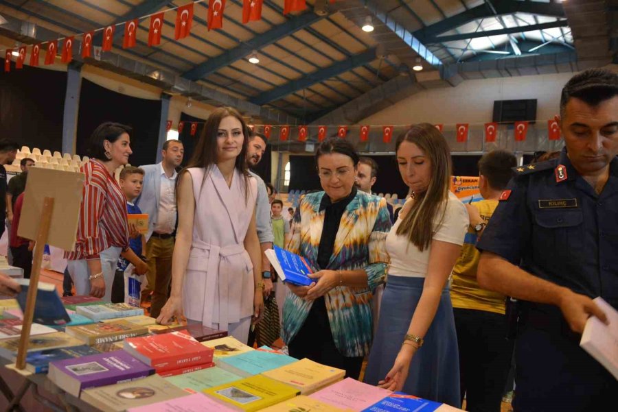 Korkuteli 3. Eğitim Şenliği Kitap Fuarı Yoğun İlgi Gördü