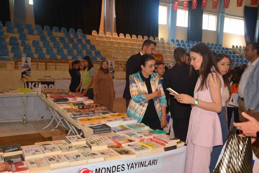 Korkuteli 3. Eğitim Şenliği Kitap Fuarı Yoğun İlgi Gördü