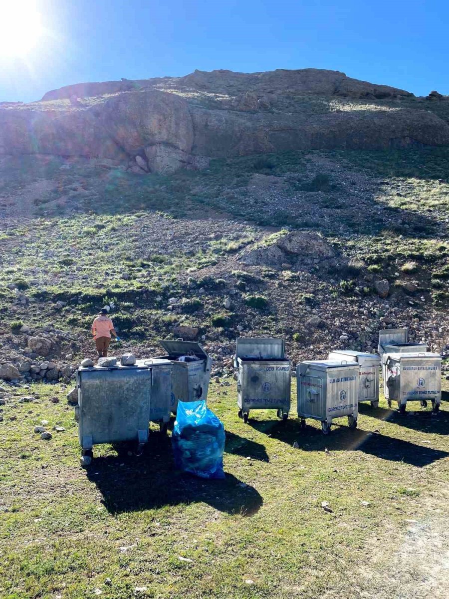 Niğde’nin Doğa Harikası Alanı Çöplüğe Dönüyor